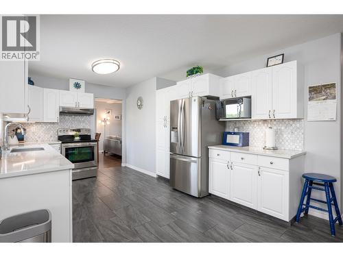 6879 Westmount Drive, Prince George, BC - Indoor Photo Showing Kitchen With Double Sink