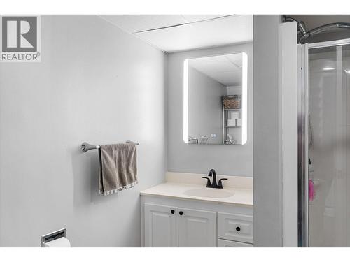 1659 Scott Crescent, Kelowna, BC - Indoor Photo Showing Bathroom
