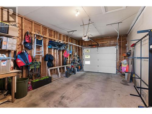 1659 Scott Crescent, Kelowna, BC - Indoor Photo Showing Garage