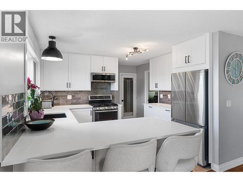 1659 Scott Crescent, Kelowna, BC - Indoor Photo Showing Kitchen With Double Sink
