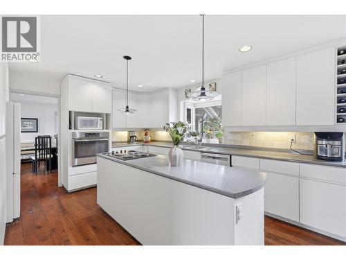 611 Robson Drive, Kamloops, BC - Indoor Photo Showing Kitchen With Upgraded Kitchen