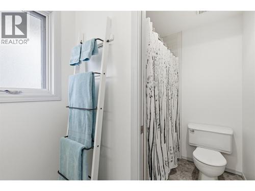 611 Robson Drive, Kamloops, BC - Indoor Photo Showing Bathroom