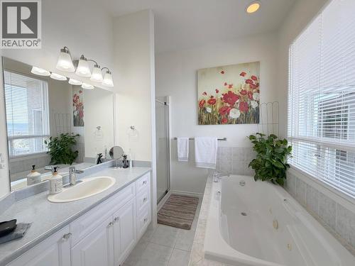2080 Pacific Way Unit# 33, Kamloops, BC - Indoor Photo Showing Bathroom
