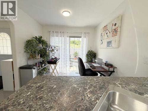 2080 Pacific Way Unit# 33, Kamloops, BC - Indoor Photo Showing Kitchen