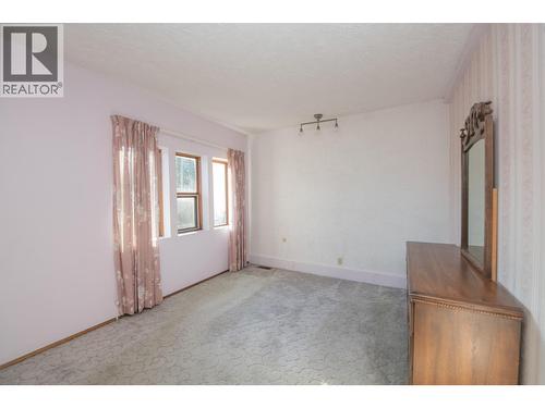 Master bedroom with Ensuite - 2471 6 Highway, Lumby, BC 