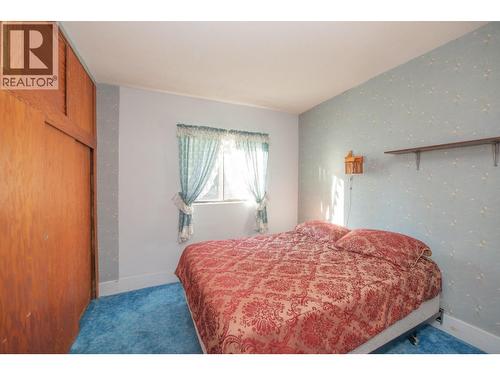 Second main floor bedroom - 2471 6 Highway, Lumby, BC 