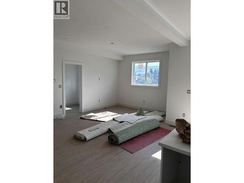 Living room with office/computer room - 980 Franklyn Road Unit# 3 Lot# 3, Kelowna, BC 