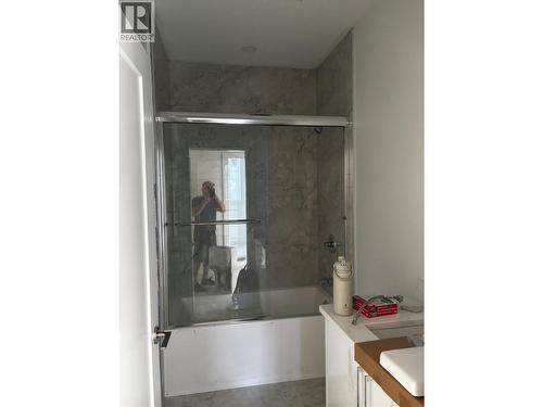 top floor full bathroom between the bedrooms - 980 Franklyn Road Unit# 3 Lot# 3, Kelowna, BC 