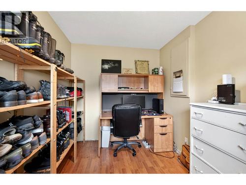 Den/2nd office space - located just around the corner from laundry room - 6451 Beaver Crescent, Kamloops, BC 