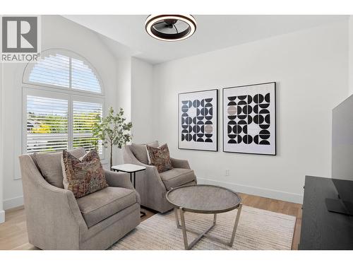 2150 Breckenridge Court, Kelowna, BC - Indoor Photo Showing Living Room