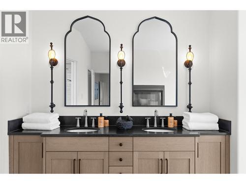 2150 Breckenridge Court, Kelowna, BC - Indoor Photo Showing Bathroom