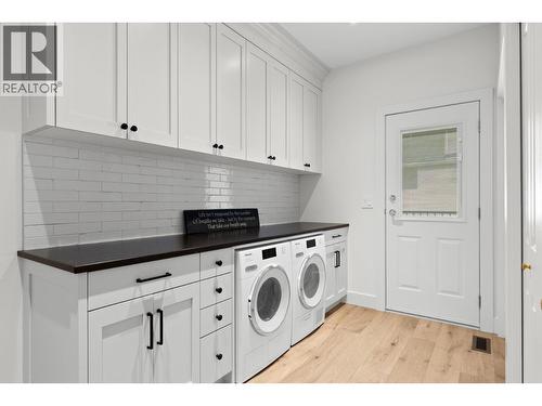 2150 Breckenridge Court, Kelowna, BC - Indoor Photo Showing Laundry Room