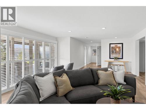 2150 Breckenridge Court, Kelowna, BC - Indoor Photo Showing Living Room