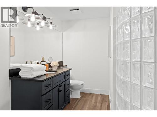 2150 Breckenridge Court, Kelowna, BC - Indoor Photo Showing Bathroom