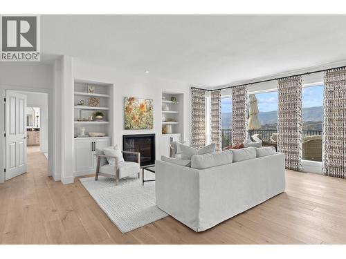 2150 Breckenridge Court, Kelowna, BC - Indoor Photo Showing Living Room