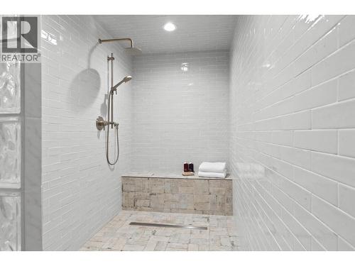 2150 Breckenridge Court, Kelowna, BC - Indoor Photo Showing Bathroom