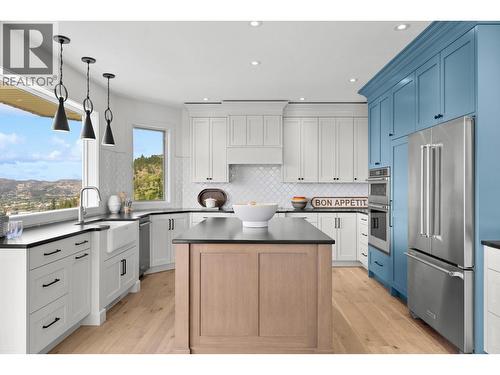 2150 Breckenridge Court, Kelowna, BC - Indoor Photo Showing Kitchen With Upgraded Kitchen