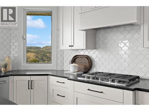 2150 Breckenridge Court, Kelowna, BC - Indoor Photo Showing Kitchen