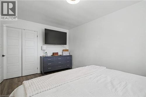 Bright interior room featuring wood-finish flooring, white walls, and a ceiling-mounted light fixture - 44 Oakhurst Crescent, Kitchener, ON - Indoor Photo Showing Bedroom