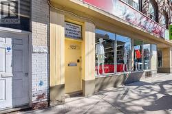 2 - 922 QUEEN STREET E Toronto, ON M4M 1J5