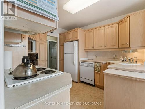 5 Burdy Drive, St. Catharines (Grapeview), ON - Indoor Photo Showing Kitchen