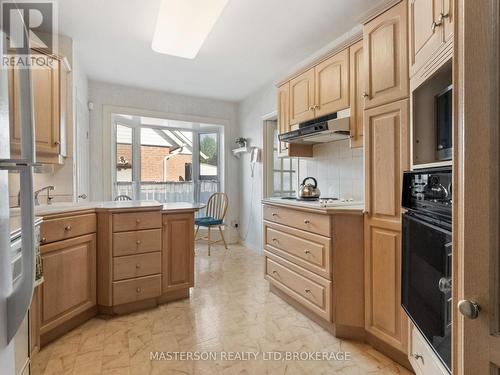 5 Burdy Drive, St. Catharines (Grapeview), ON - Indoor Photo Showing Kitchen