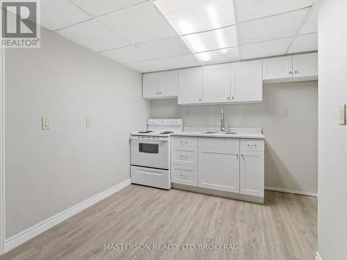 5 Burdy Drive, St. Catharines (Grapeview), ON - Indoor Photo Showing Kitchen