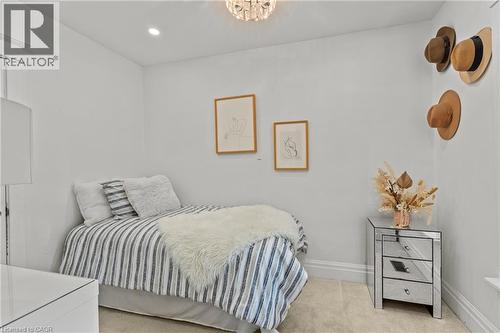 99 Edgemont Street N, Hamilton, ON - Indoor Photo Showing Bedroom