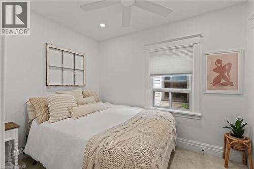 99 Edgemont Street N, Hamilton, ON - Indoor Photo Showing Bedroom
