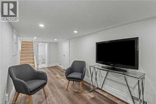99 Edgemont Street N, Hamilton, ON - Indoor Photo Showing Other Room