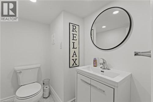 99 Edgemont Street N, Hamilton, ON - Indoor Photo Showing Bathroom