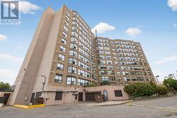 906 - 250 DAVIS DRIVE Newmarket, ON L3Y 7T7