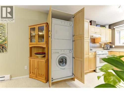 In Suite Laundry - 1672 Thayer Court, Kelowna, BC - Indoor Photo Showing Laundry Room