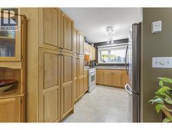 Beautiful Maple Cabinets in Kitchen. - 