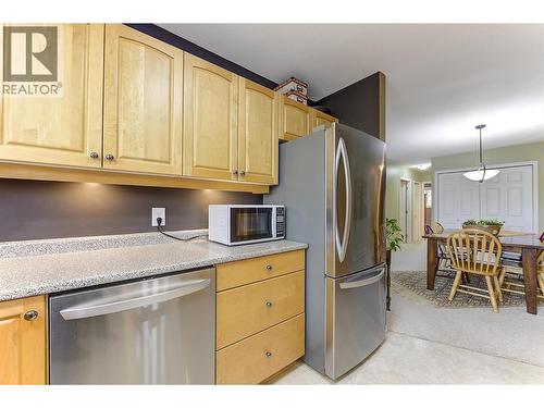 1672 Thayer Court, Kelowna, BC - Indoor Photo Showing Kitchen