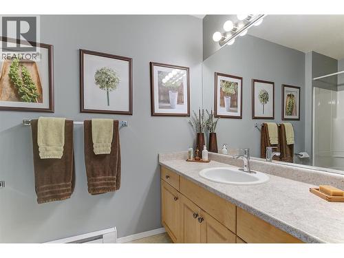 1672 Thayer Court, Kelowna, BC - Indoor Photo Showing Bathroom