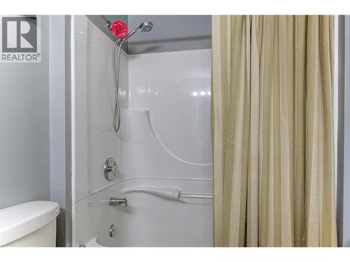 1672 Thayer Court, Kelowna, BC - Indoor Photo Showing Bathroom