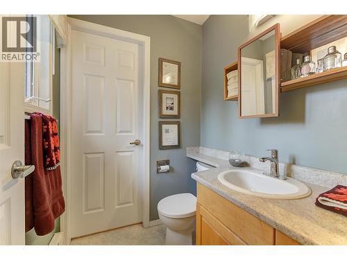 1672 Thayer Court, Kelowna, BC - Indoor Photo Showing Bathroom