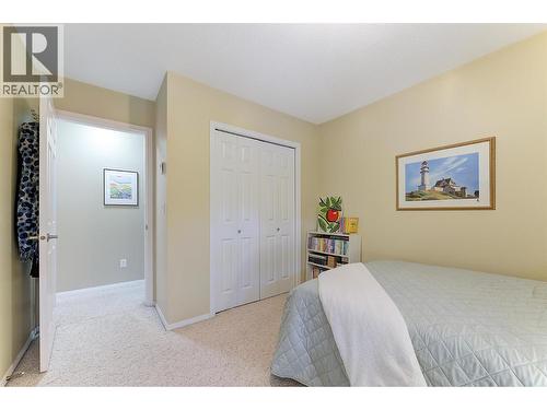 1672 Thayer Court, Kelowna, BC - Indoor Photo Showing Bedroom