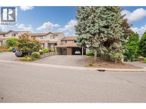 1672 Thayer Court, Kelowna, BC - Outdoor With Facade