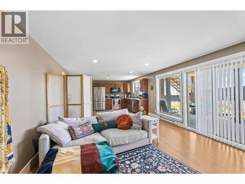 Suite Living room - 6552 Blackcomb Place, Vernon, BC 