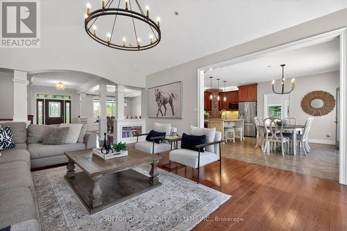 11310 Taylor Court, Milton, ON - Indoor Photo Showing Living Room