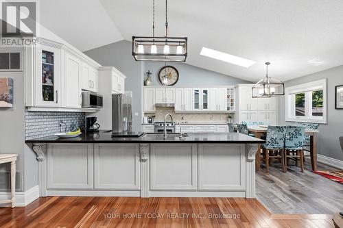 7937 Fifteen Side Road, Halton Hills, ON - Indoor Photo Showing Kitchen