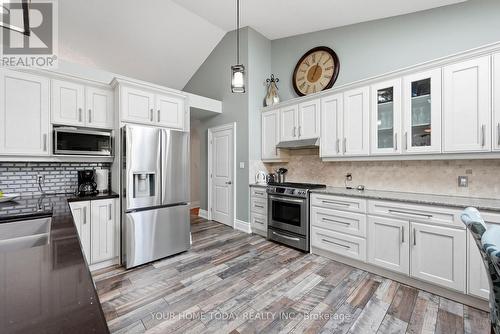 7937 Fifteen Side Road, Halton Hills, ON - Indoor Photo Showing Kitchen With Stainless Steel Kitchen With Upgraded Kitchen