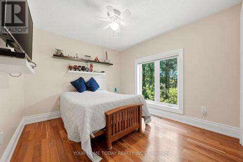 7937 Fifteen Side Road, Halton Hills, ON - Indoor Photo Showing Bedroom