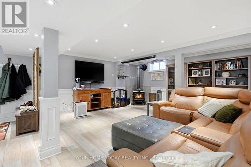 7937 Fifteen Side Road, Halton Hills, ON - Indoor Photo Showing Living Room