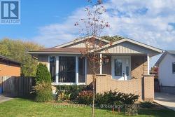 66 DARLINGTON DRIVE  Hamilton, ON L9C 2L9