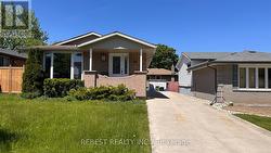 66 DARLINGTON DRIVE  Hamilton, ON L9C 2L9