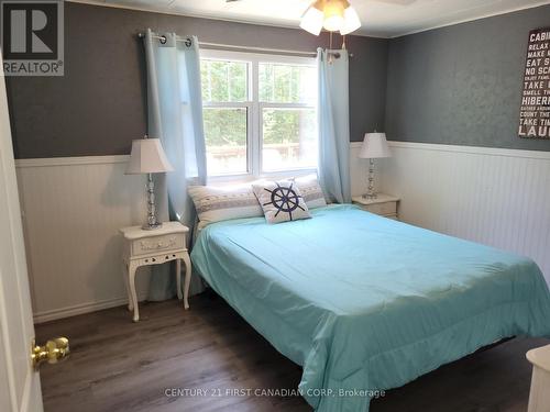 72599 Stanley Street, Bluewater (Hay), ON - Indoor Photo Showing Bedroom
