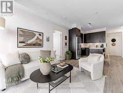 404 - 105 ONEIDA CRESCENT Richmond Hill, ON L4B 0H6